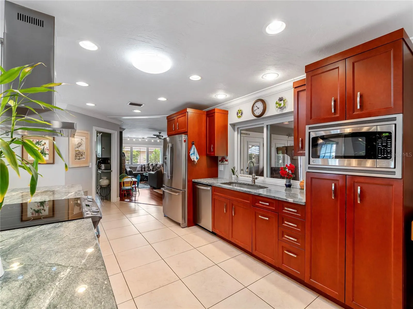 123 WINDWARD DR