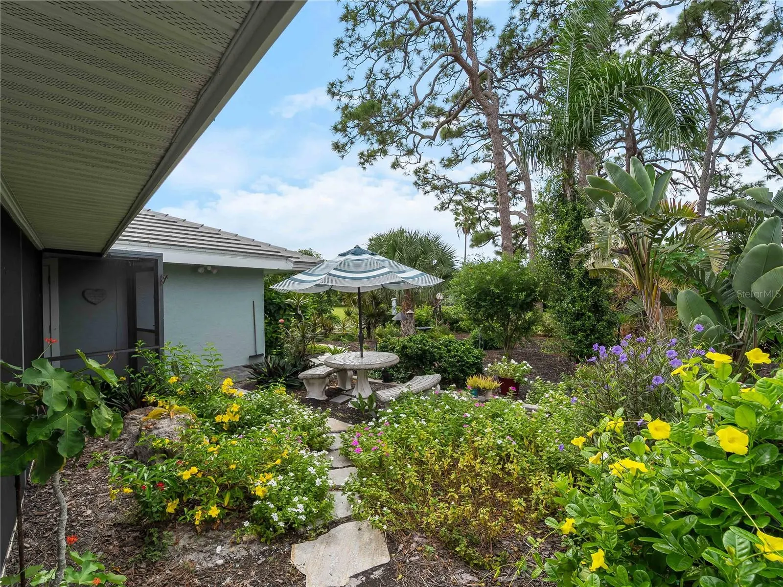 123 WINDWARD DR