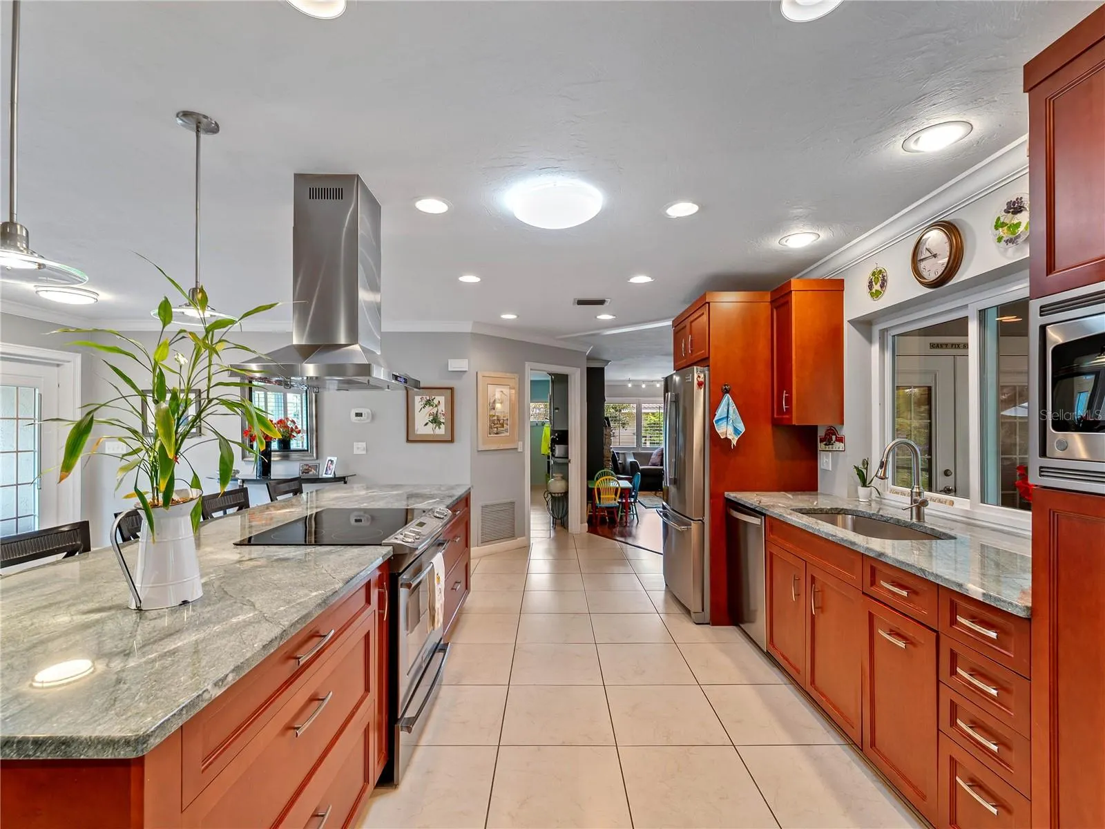 123 WINDWARD DR