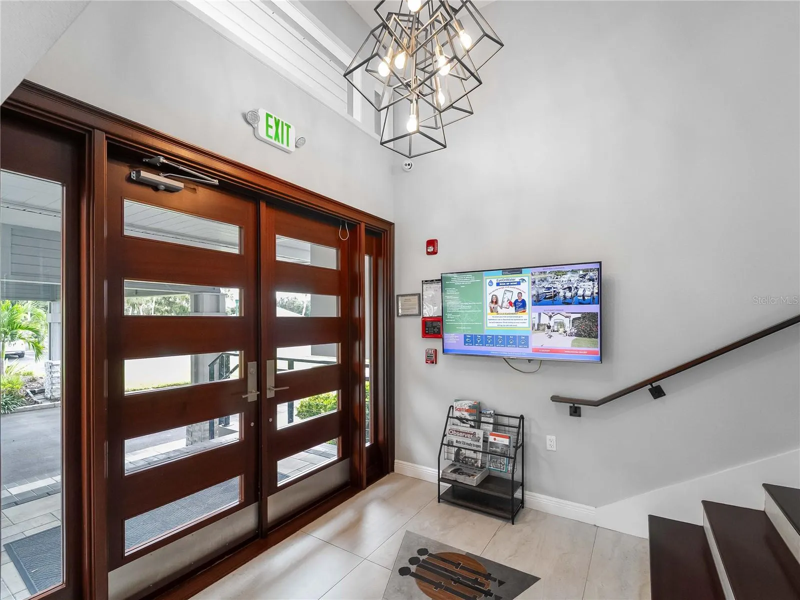 123 WINDWARD DR