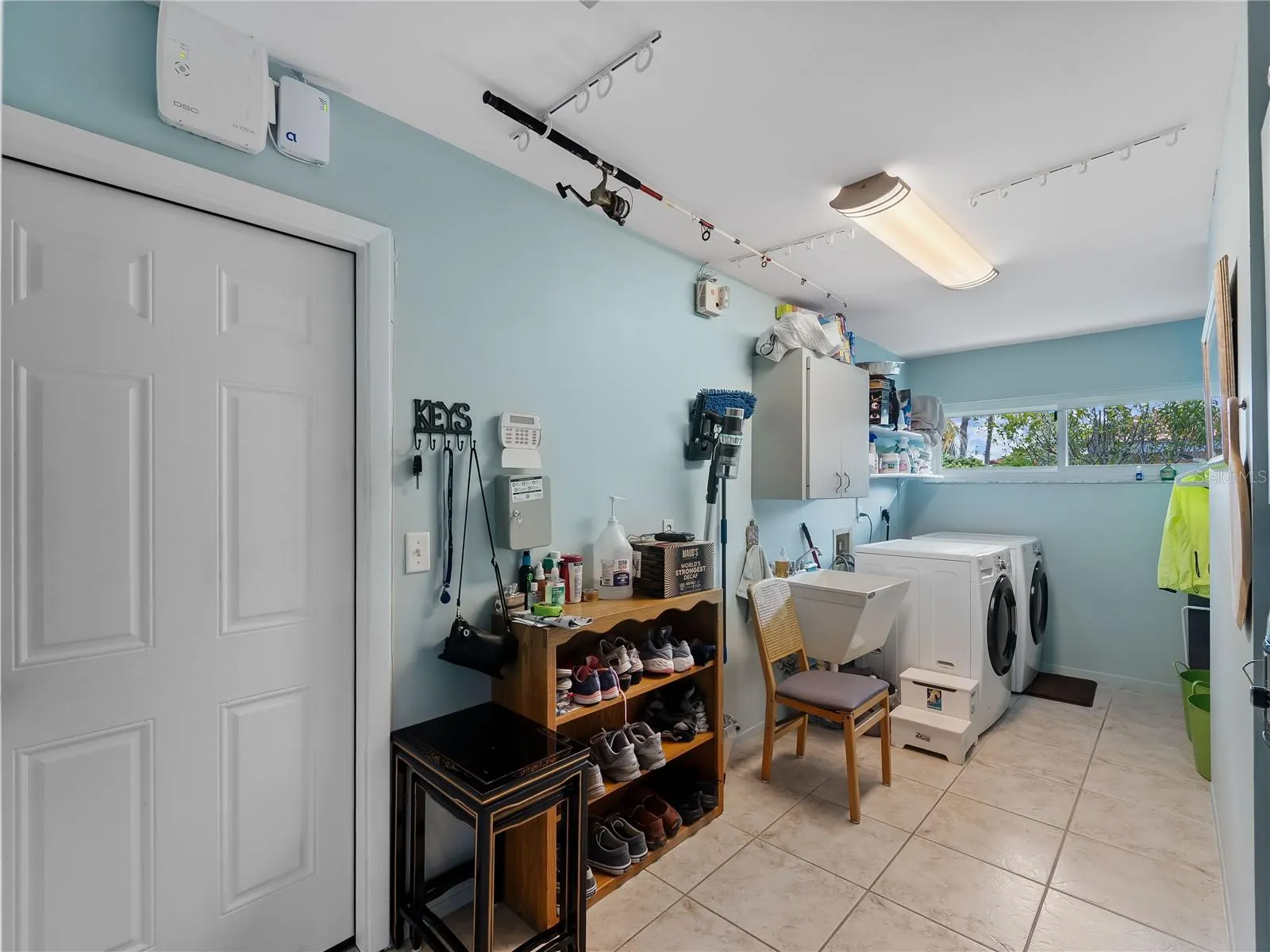 123 WINDWARD DR