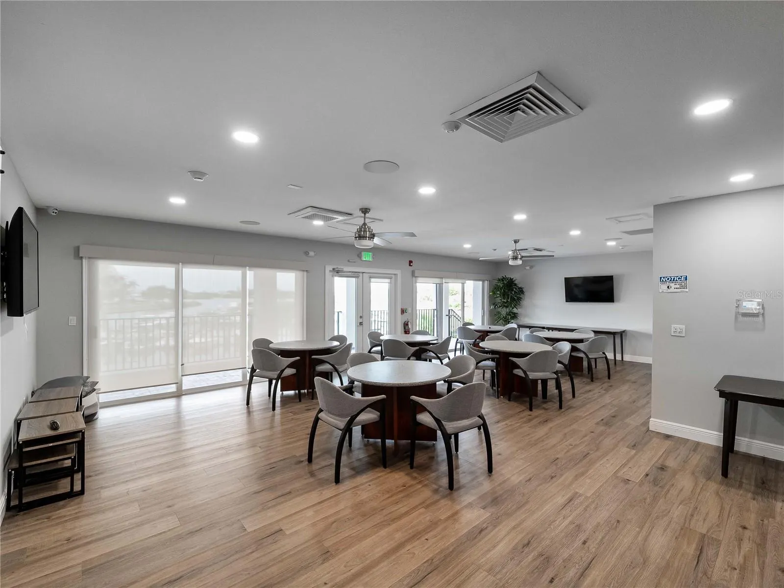 123 WINDWARD DR