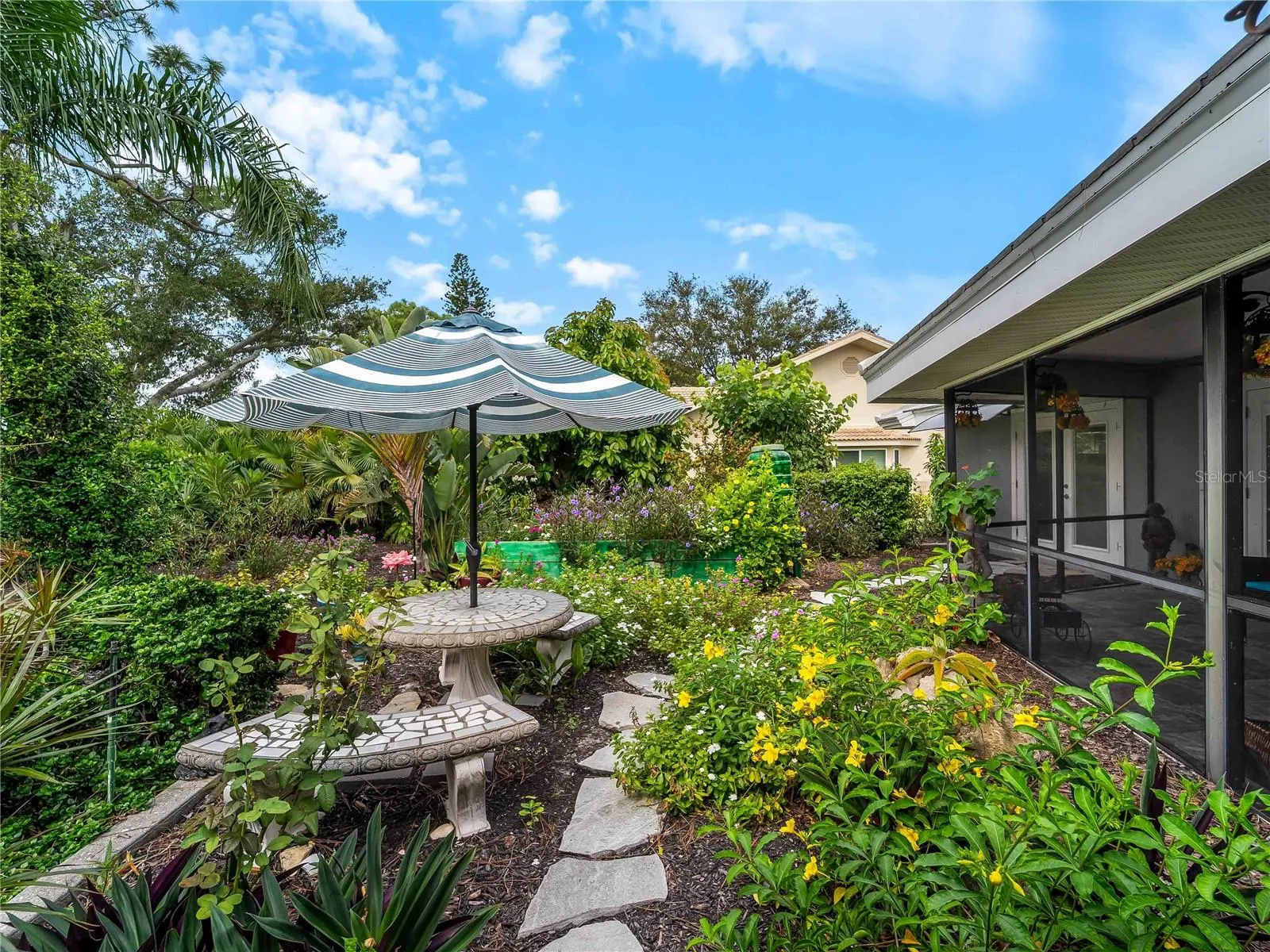 123 WINDWARD DR
