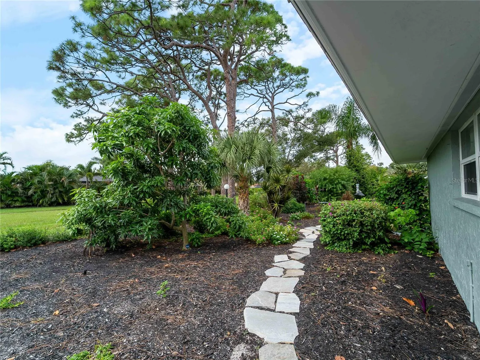 123 WINDWARD DR