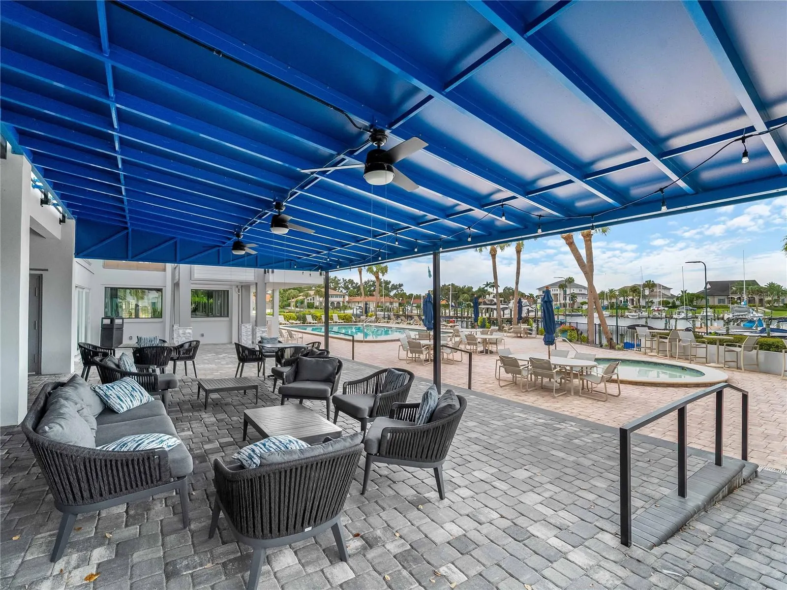 123 WINDWARD DR