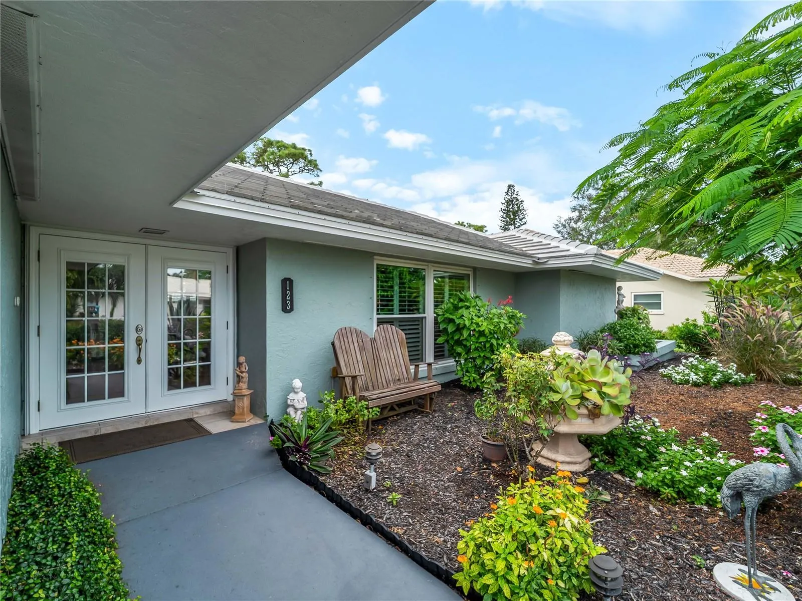 123 WINDWARD DR