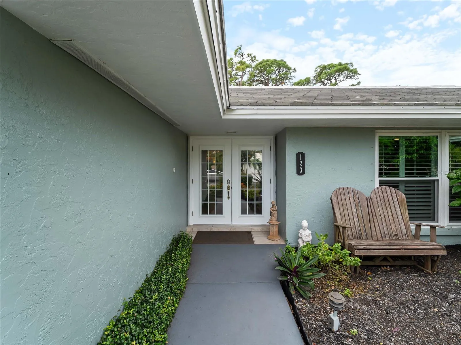 123 WINDWARD DR