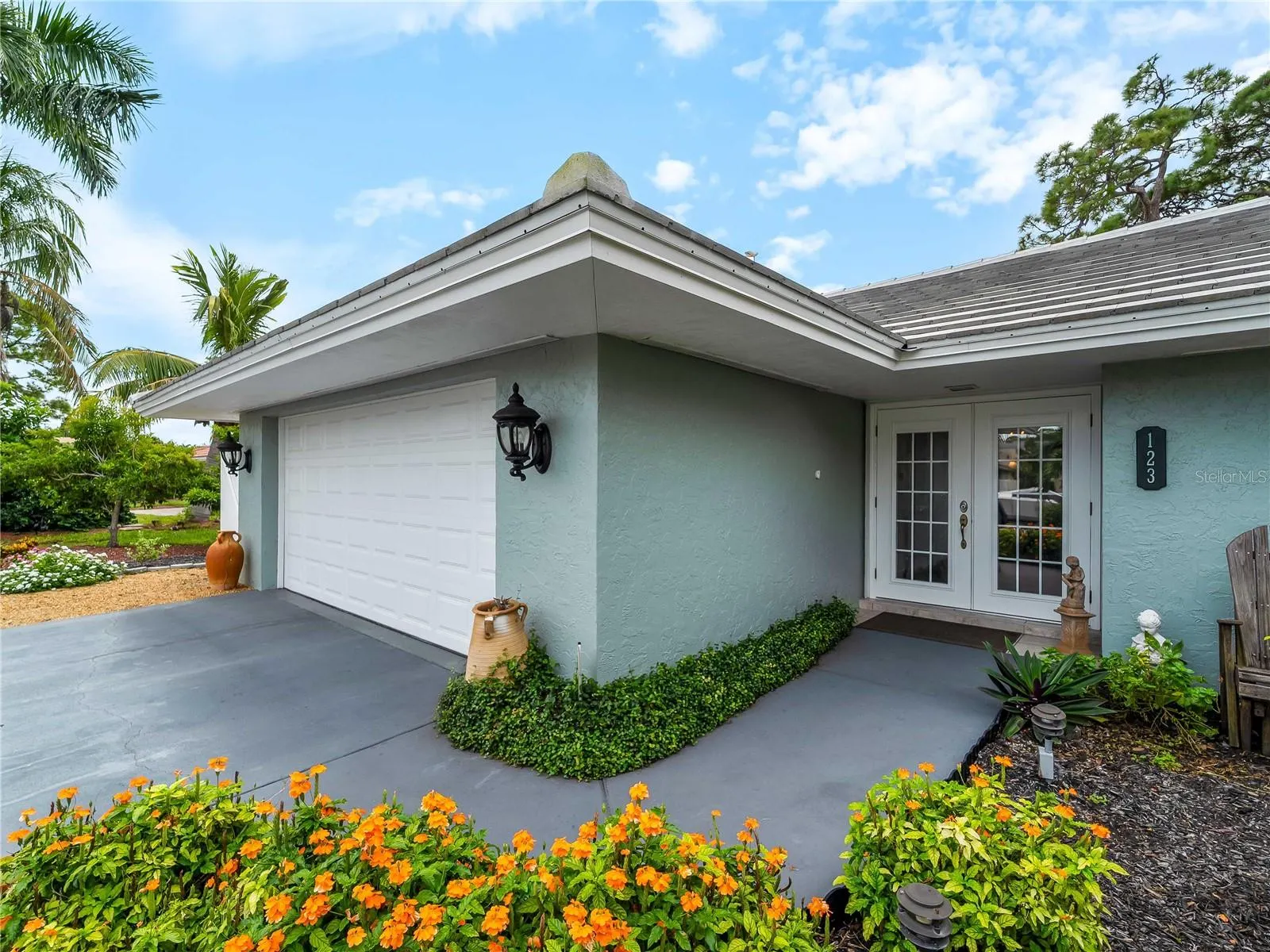 123 WINDWARD DR