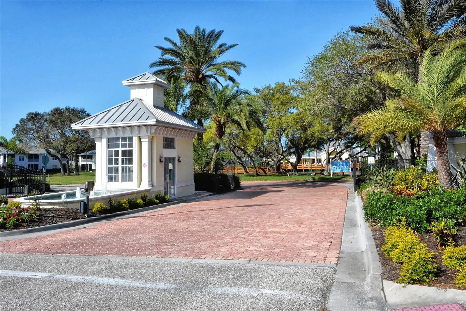 250 HIDDEN BAY DR #302, #302