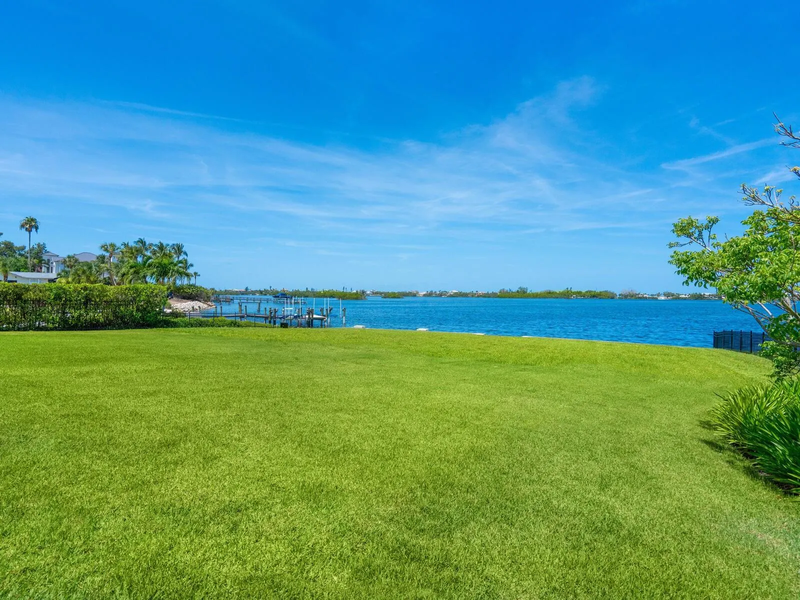 622 BAYSHORE DR