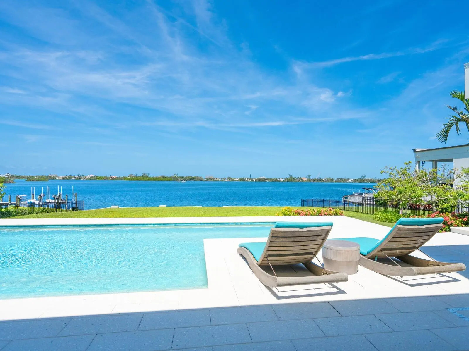 622 BAYSHORE DR