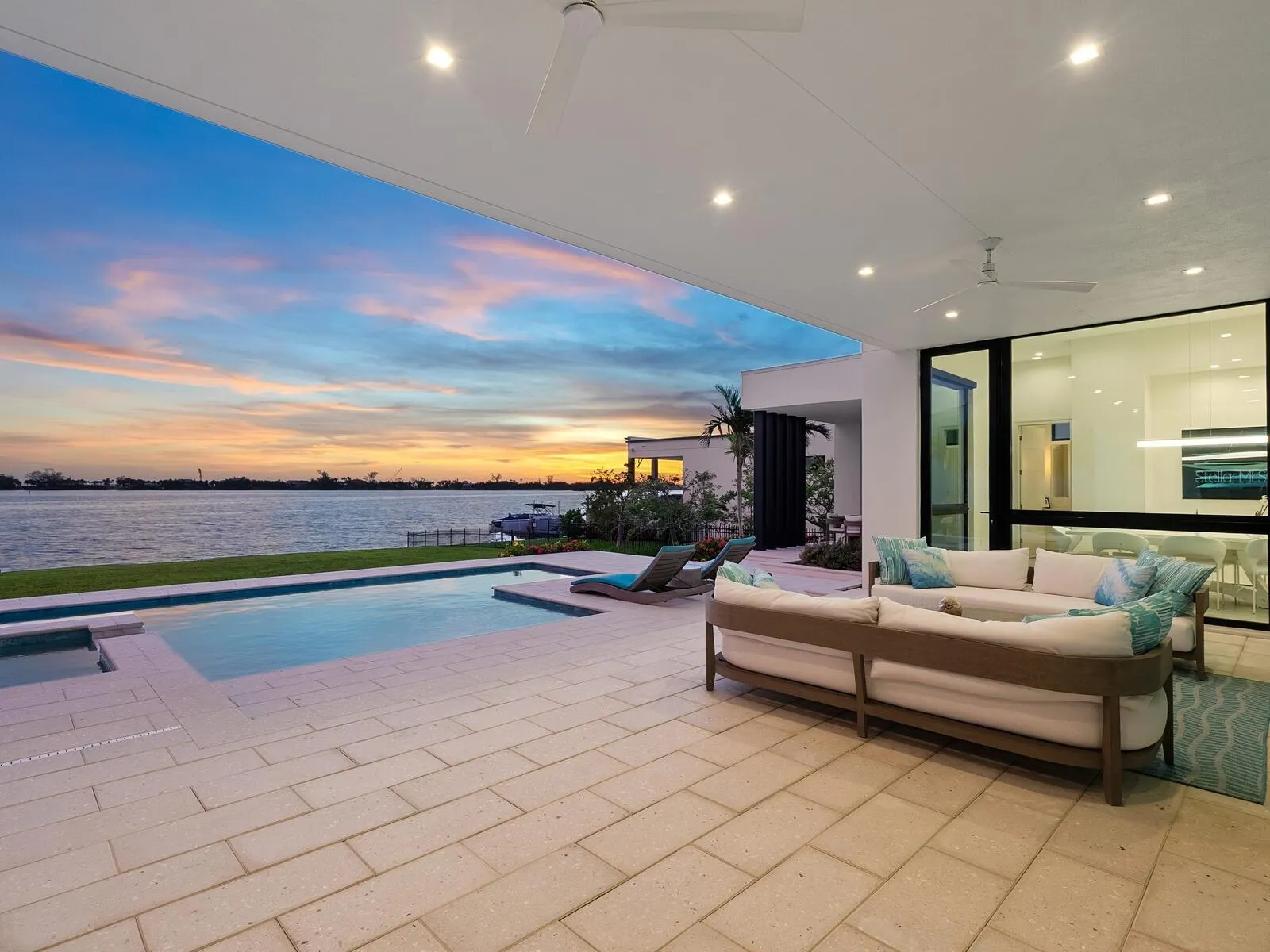 622 BAYSHORE DR