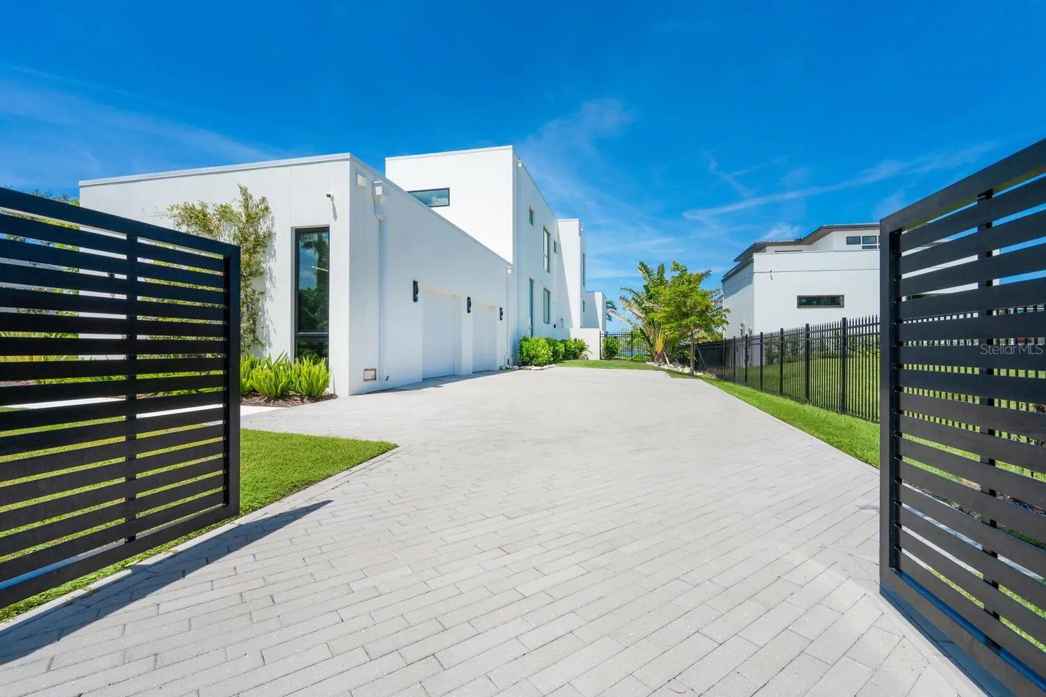 622 BAYSHORE DR