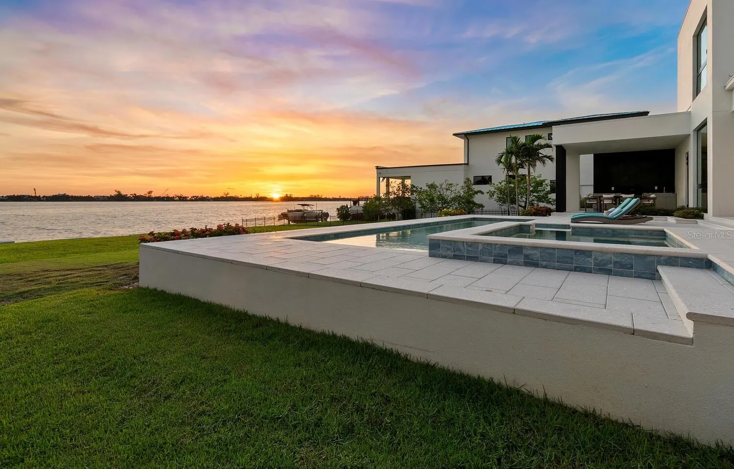 622 BAYSHORE DR