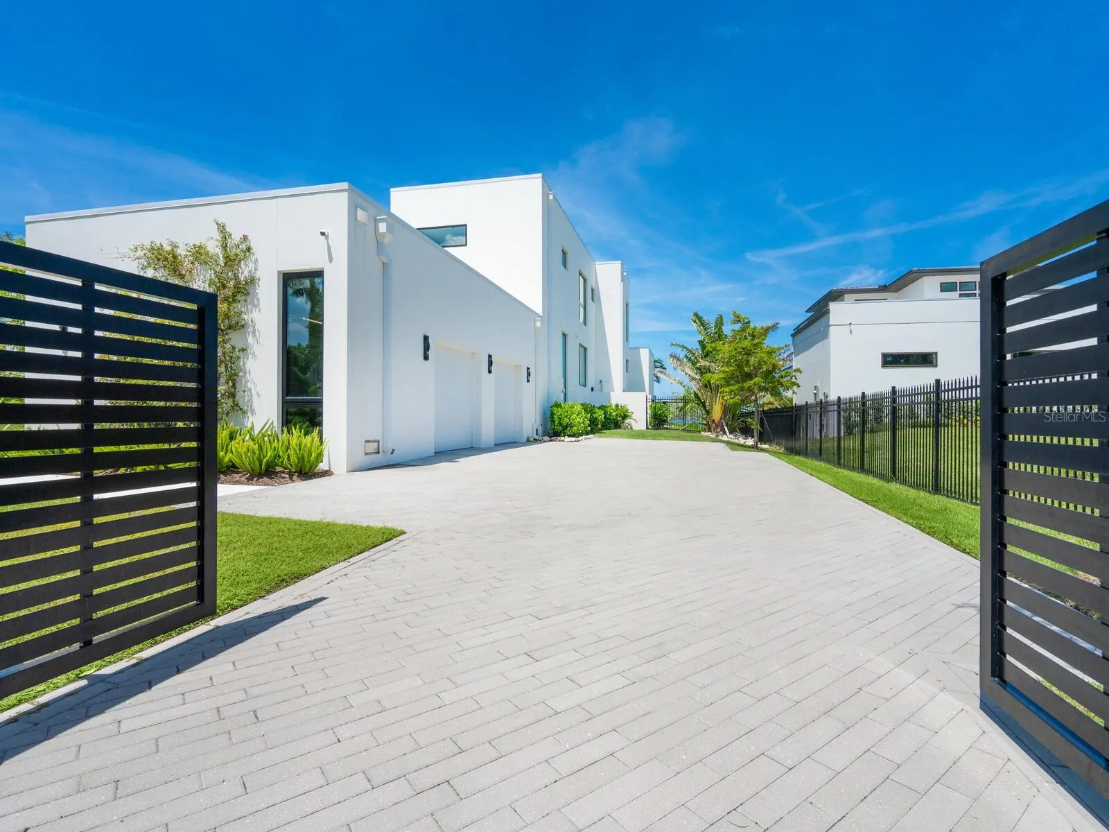 622 BAYSHORE DR