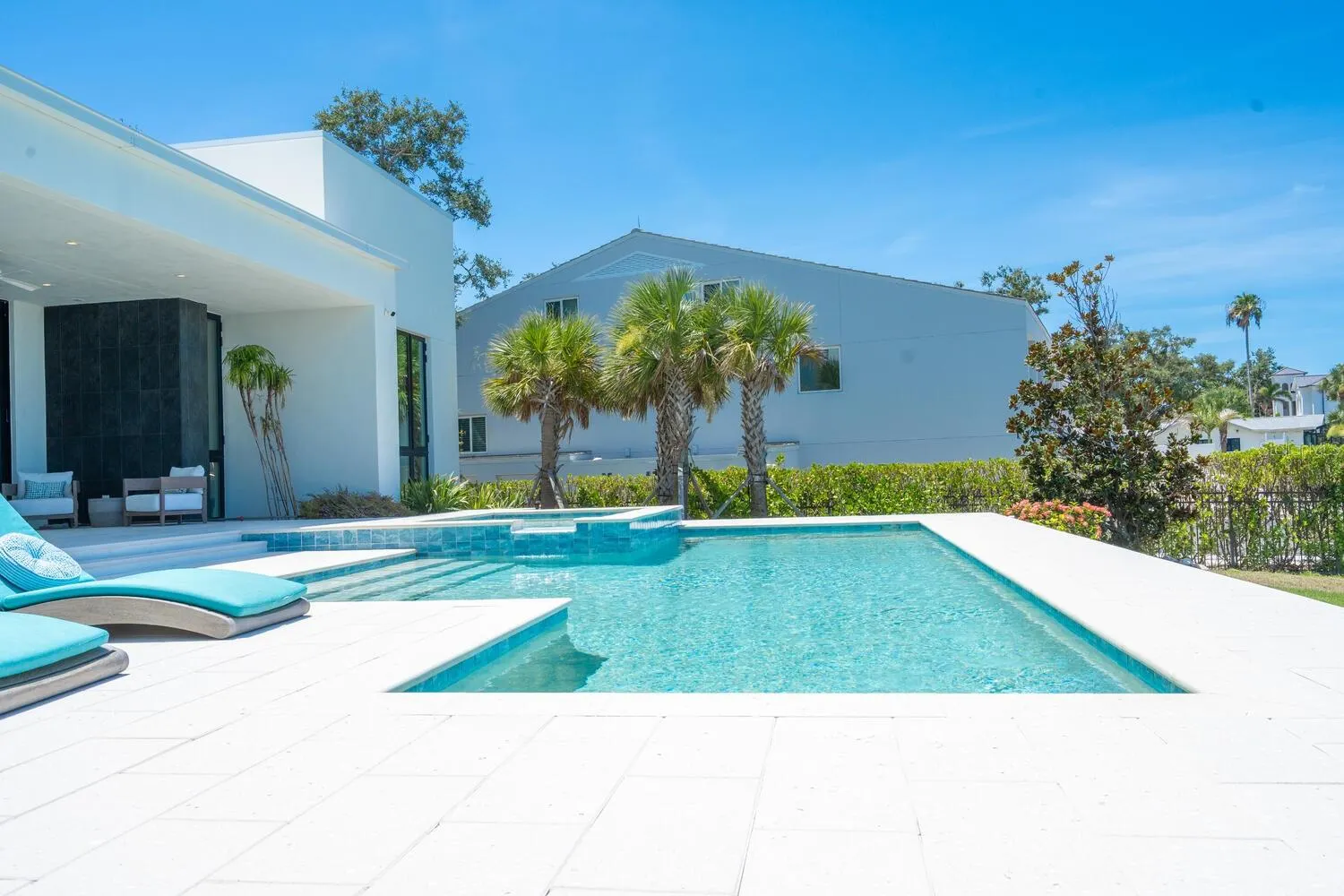 622 BAYSHORE DR