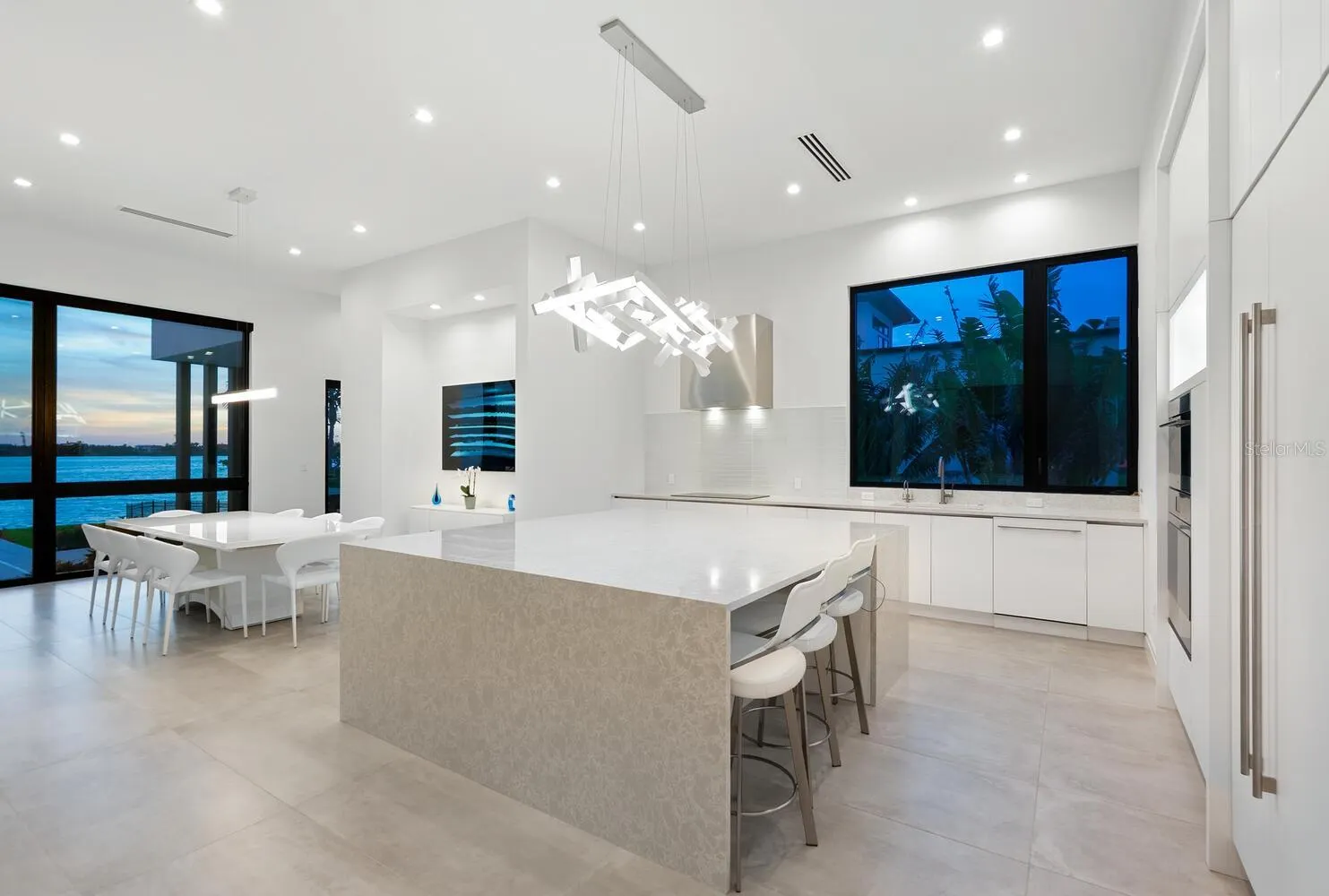 622 BAYSHORE DR