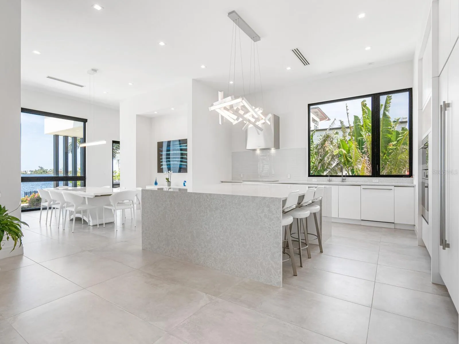 622 BAYSHORE DR