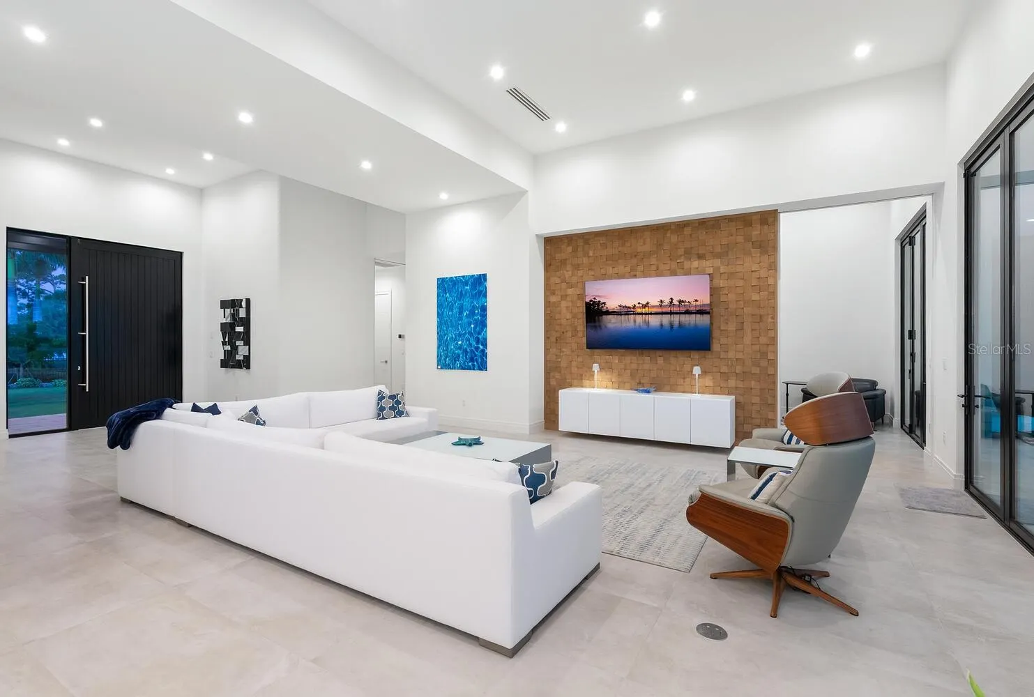622 BAYSHORE DR