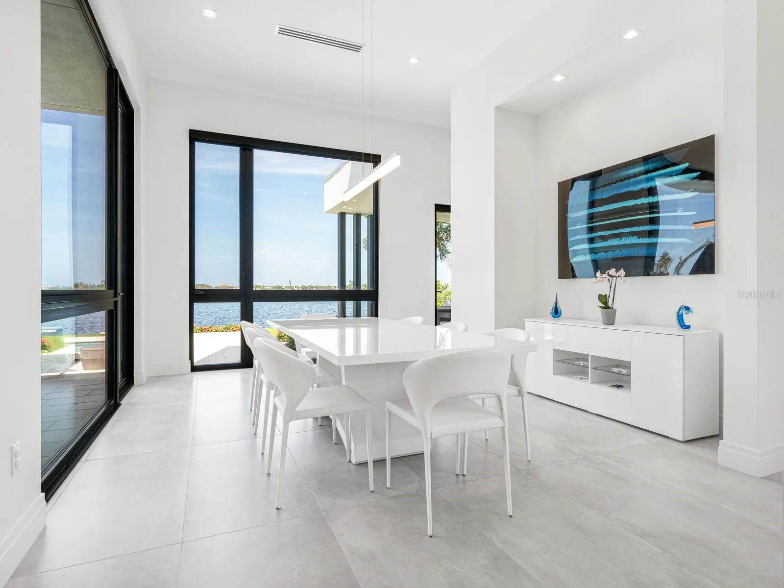 622 BAYSHORE DR