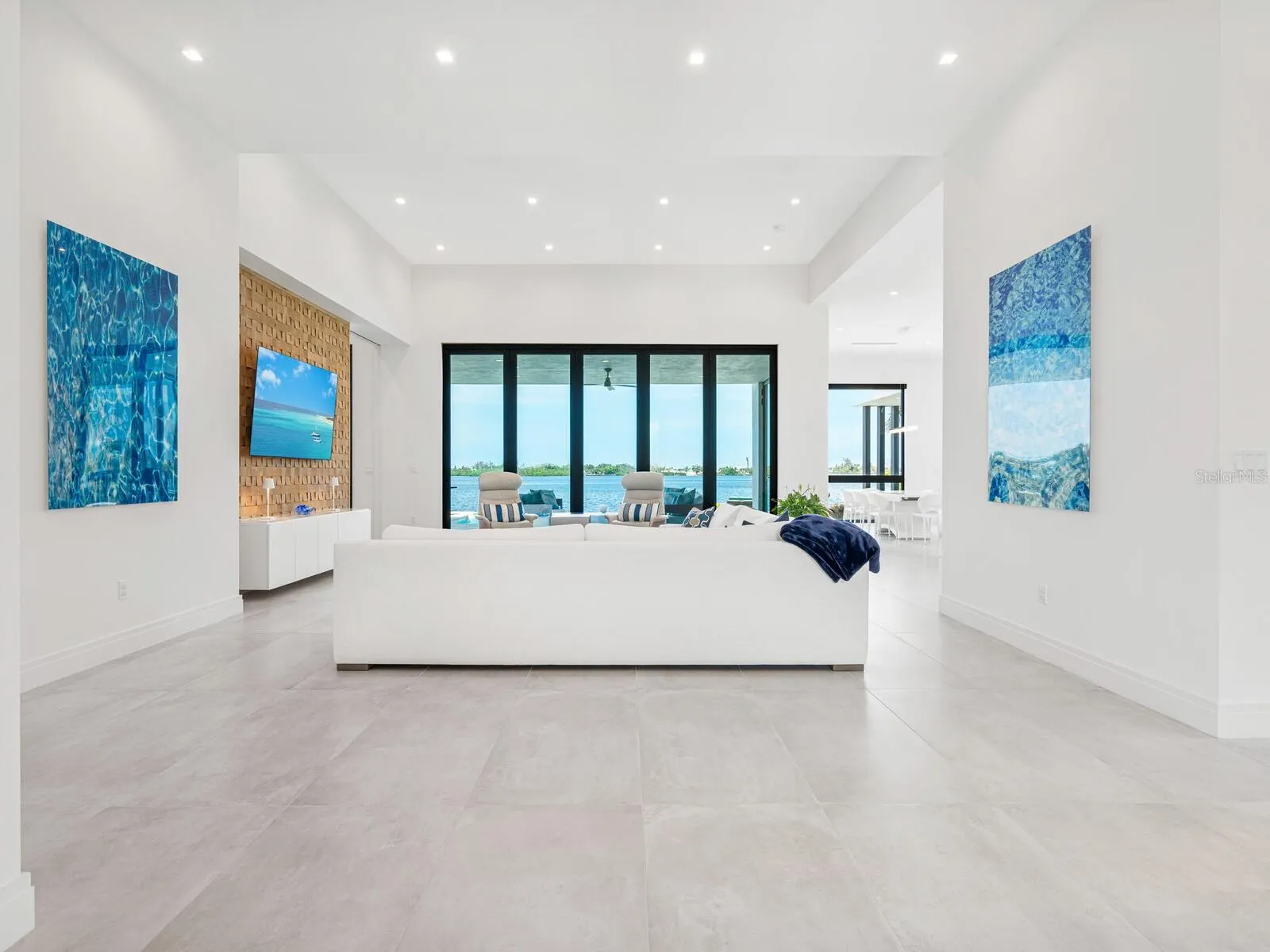 622 BAYSHORE DR
