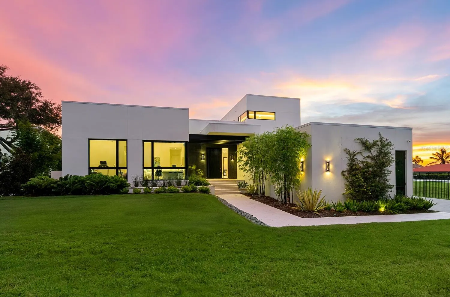 622 BAYSHORE DR