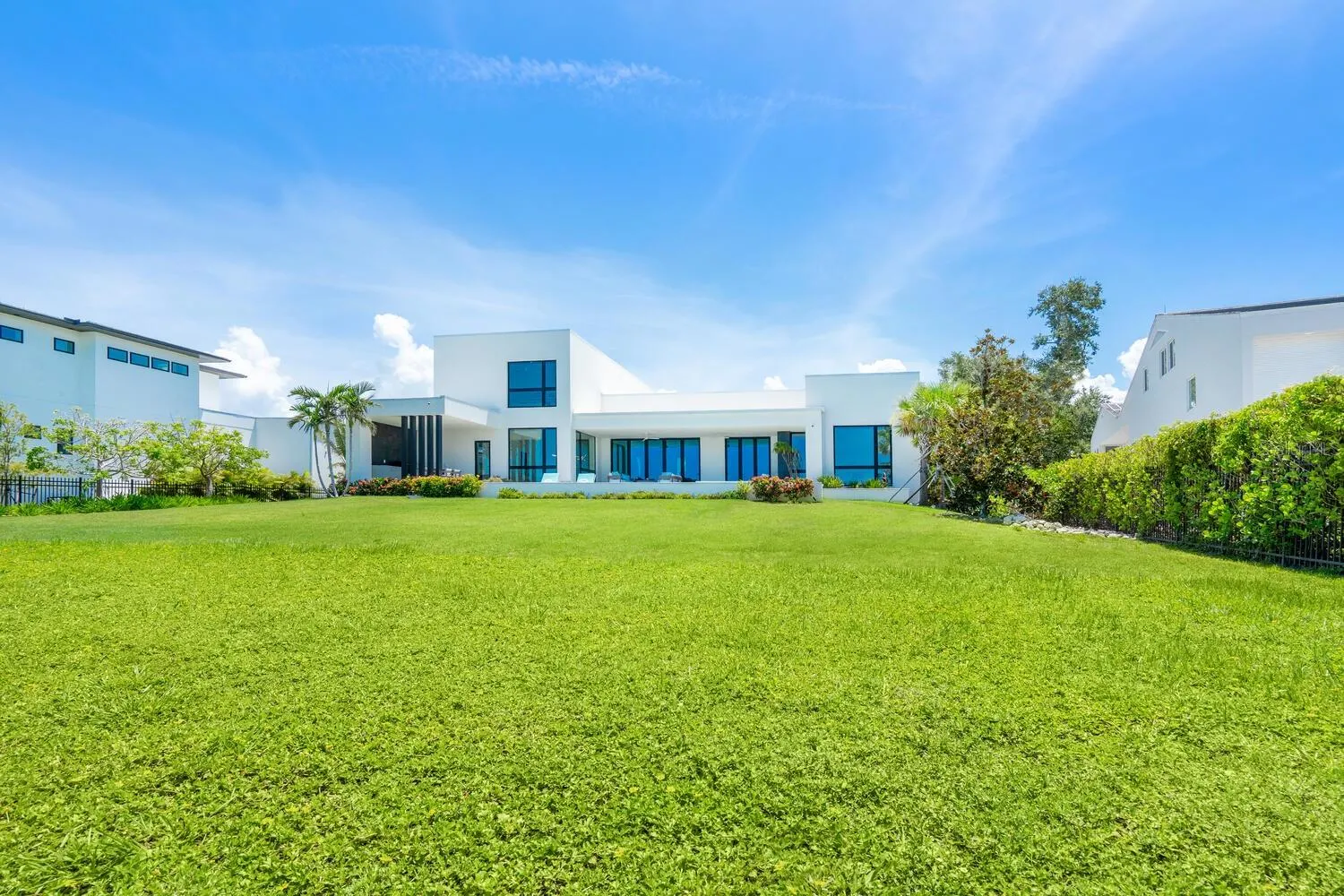 622 BAYSHORE DR