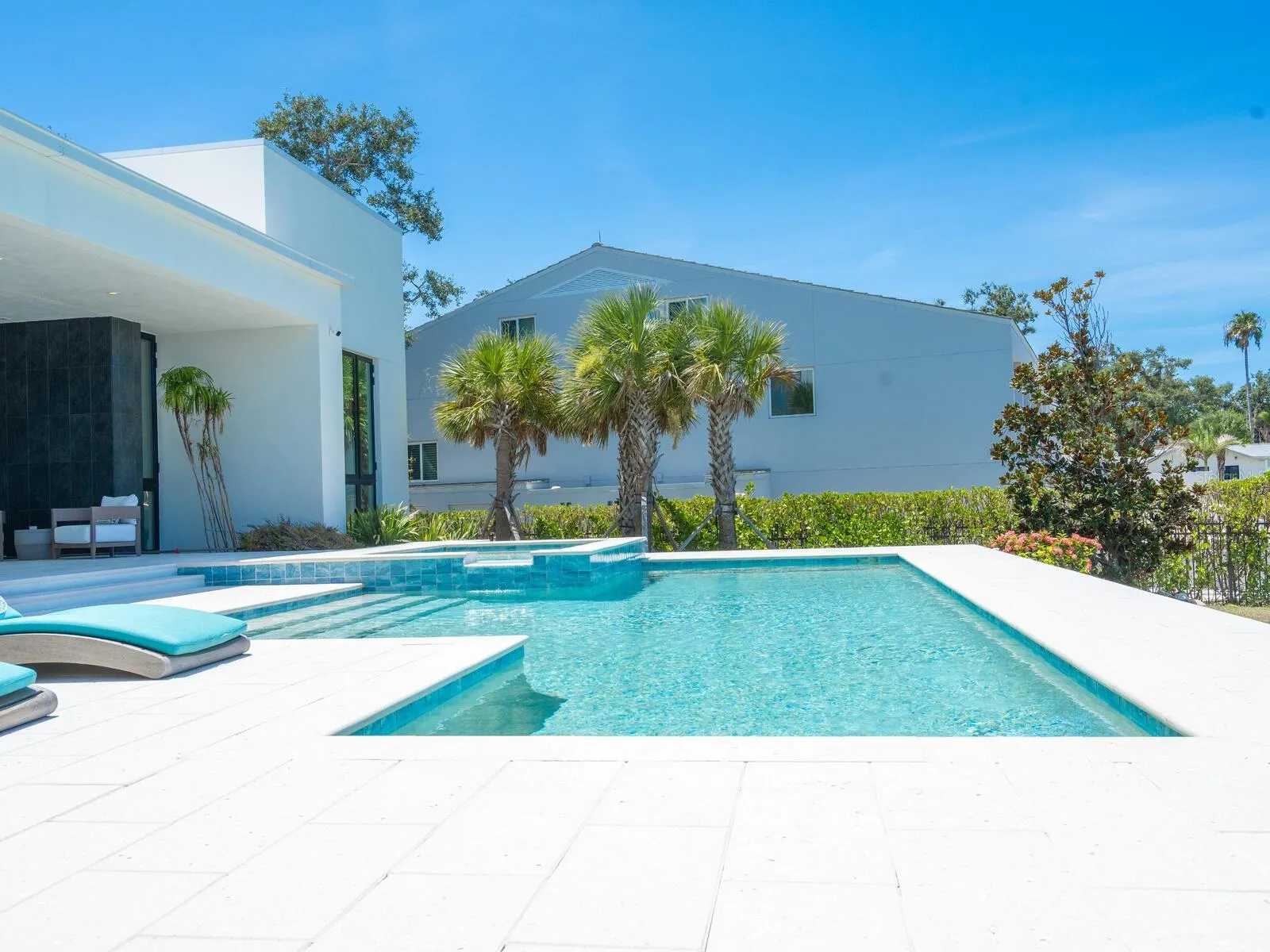 622 BAYSHORE DR