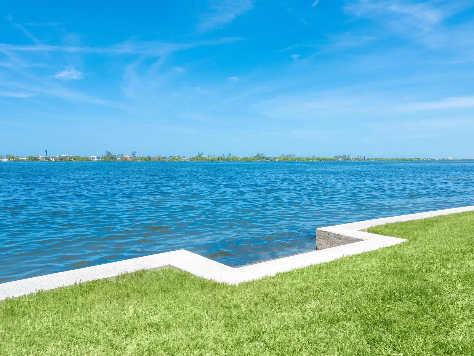 622 BAYSHORE DR