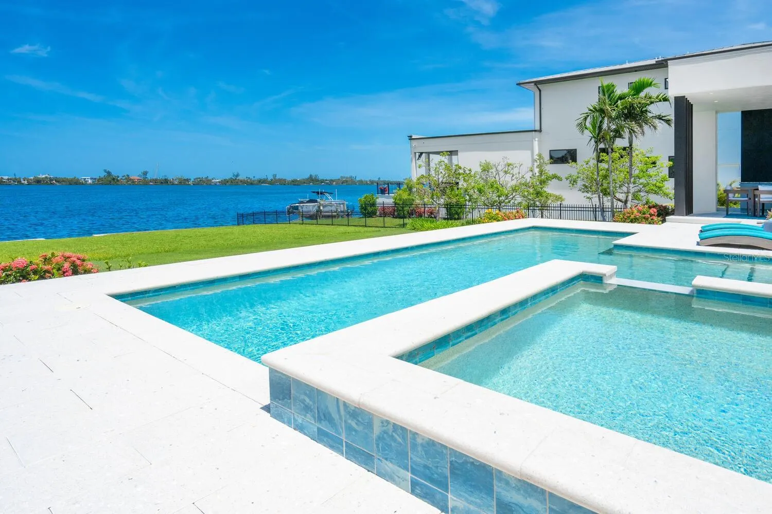 622 BAYSHORE DR