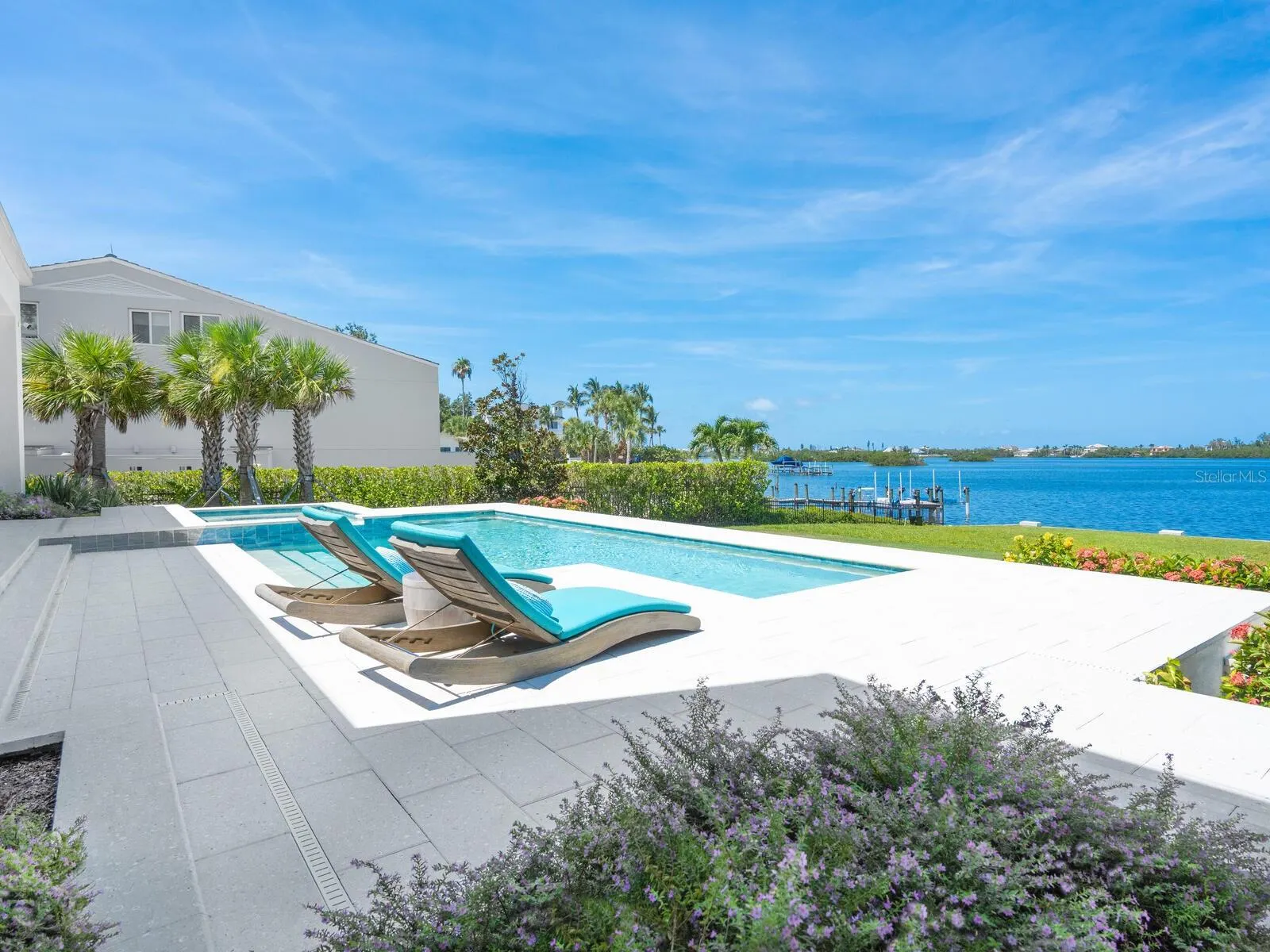 622 BAYSHORE DR