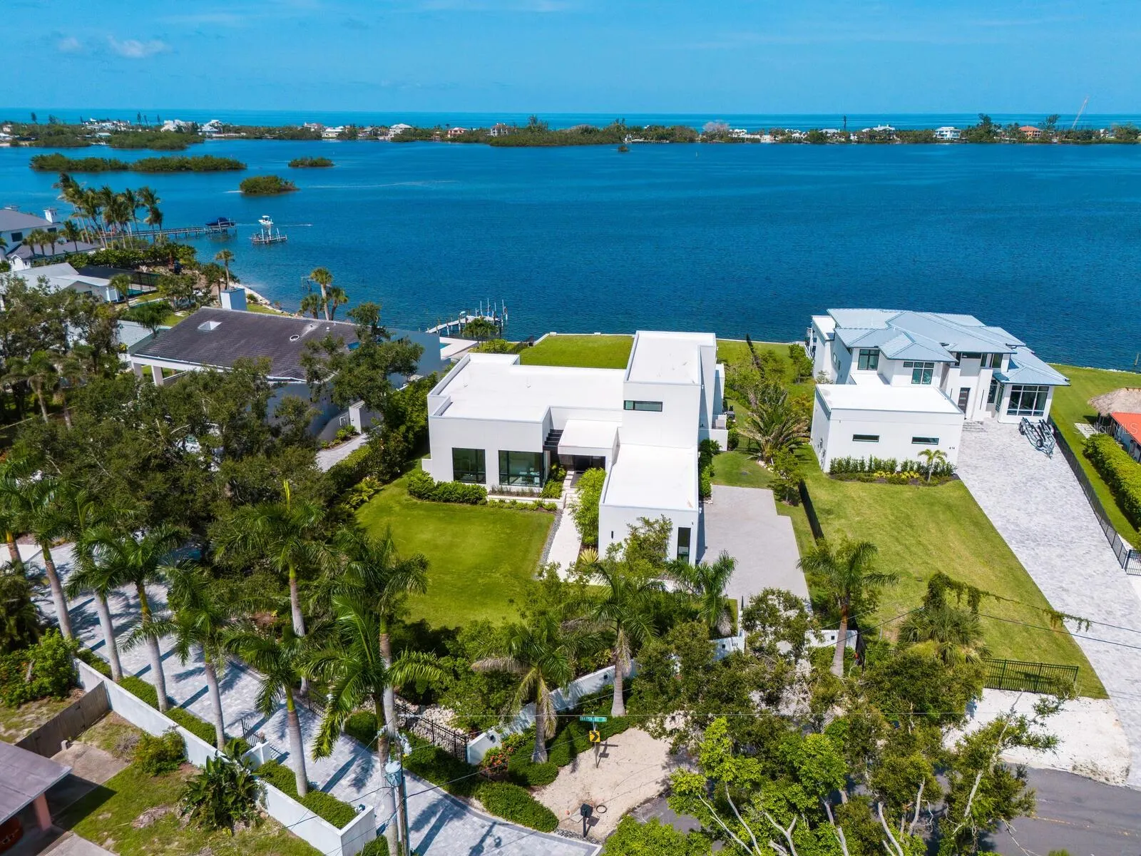 622 BAYSHORE DR