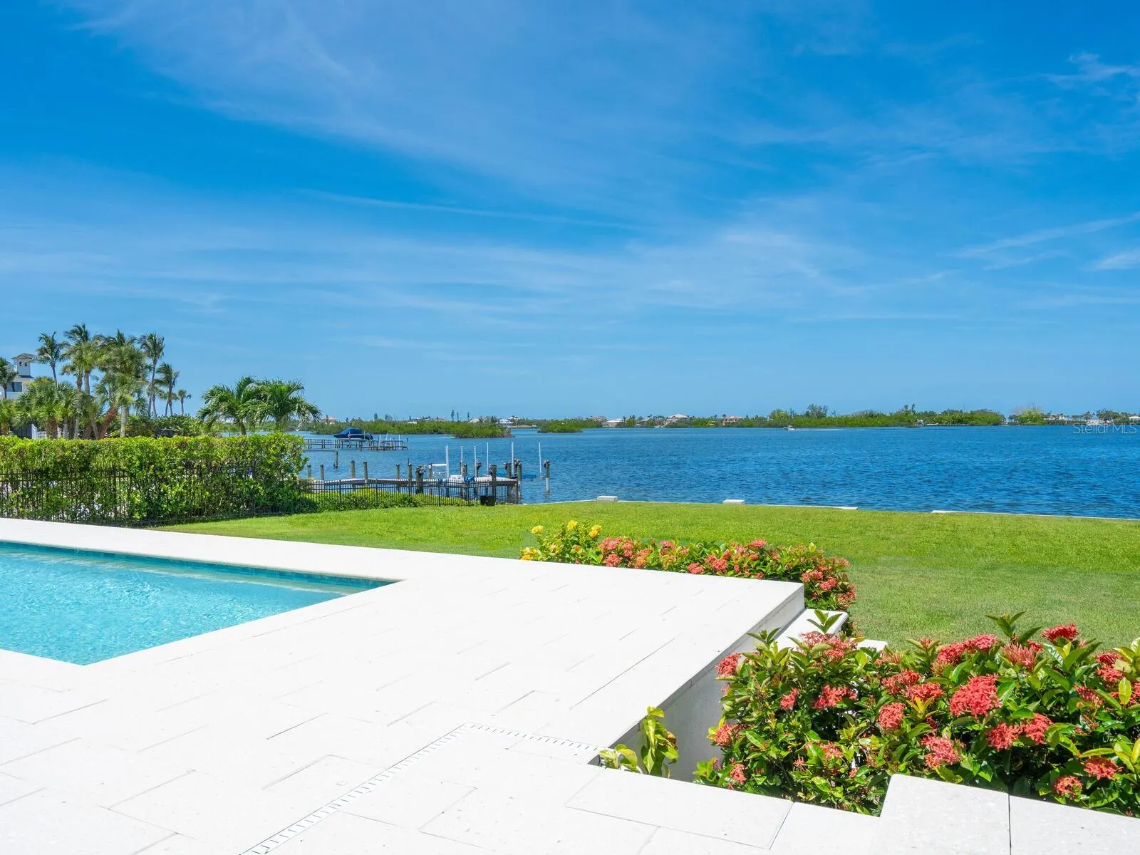 622 BAYSHORE DR
