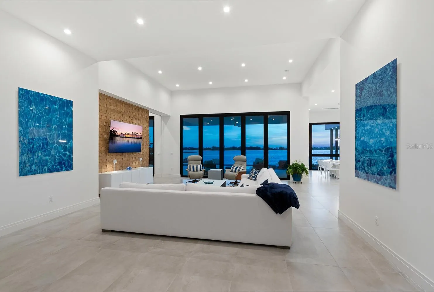 622 BAYSHORE DR