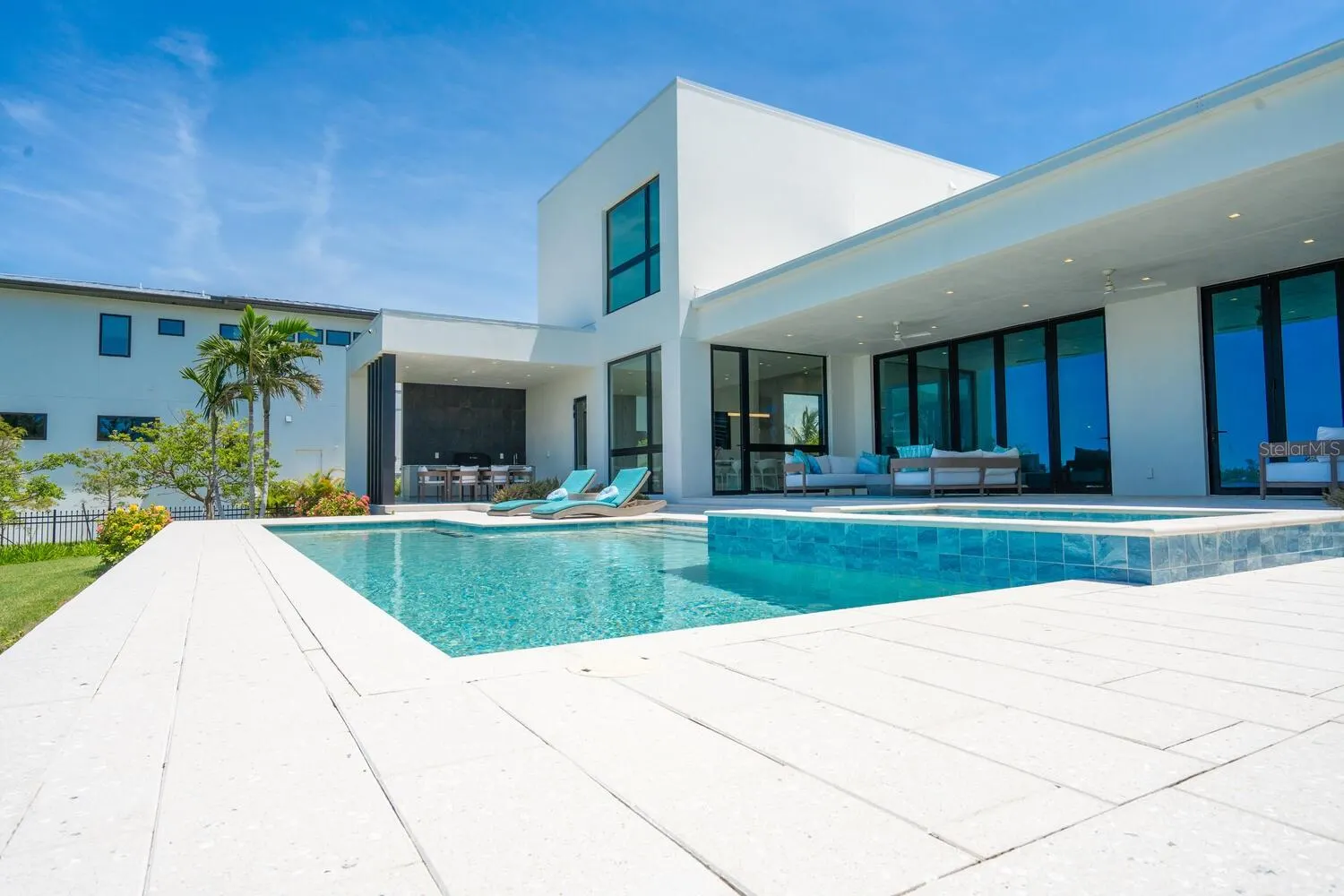 622 BAYSHORE DR