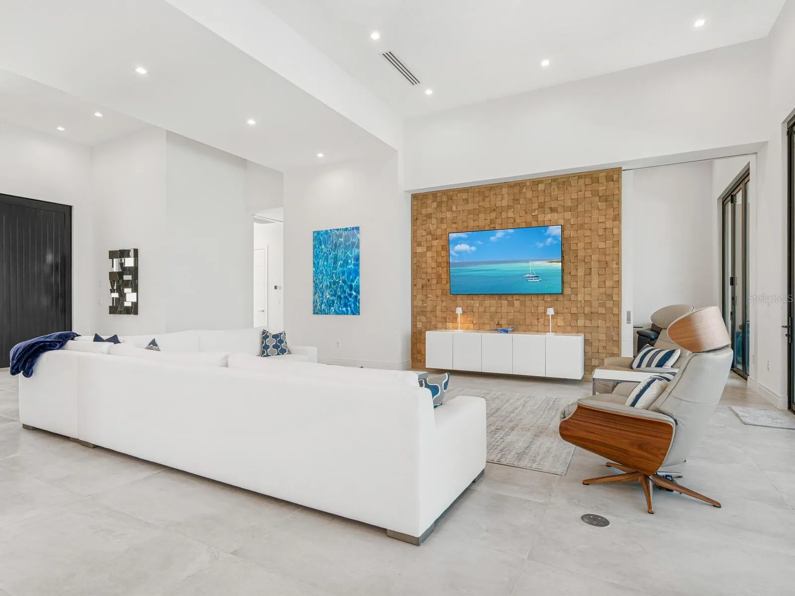 622 BAYSHORE DR