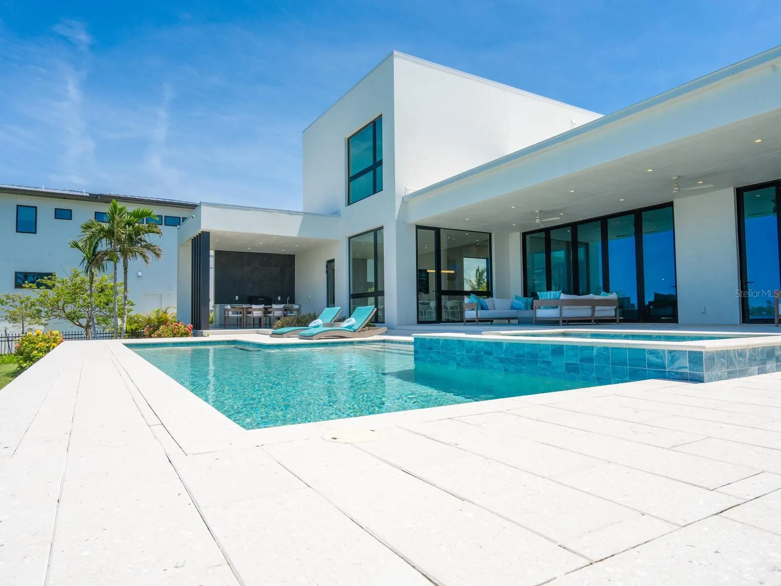 622 BAYSHORE DR