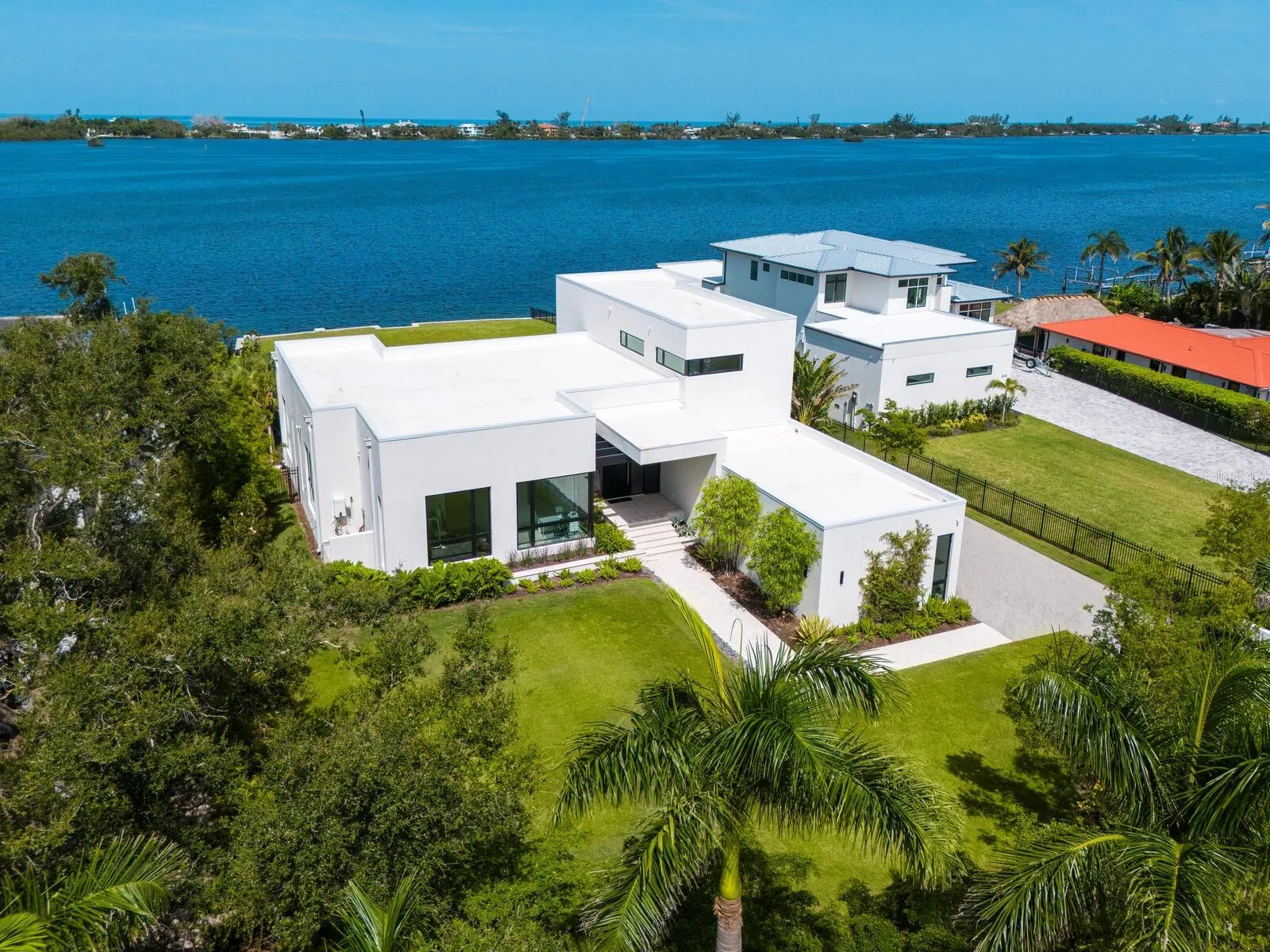 622 BAYSHORE DR