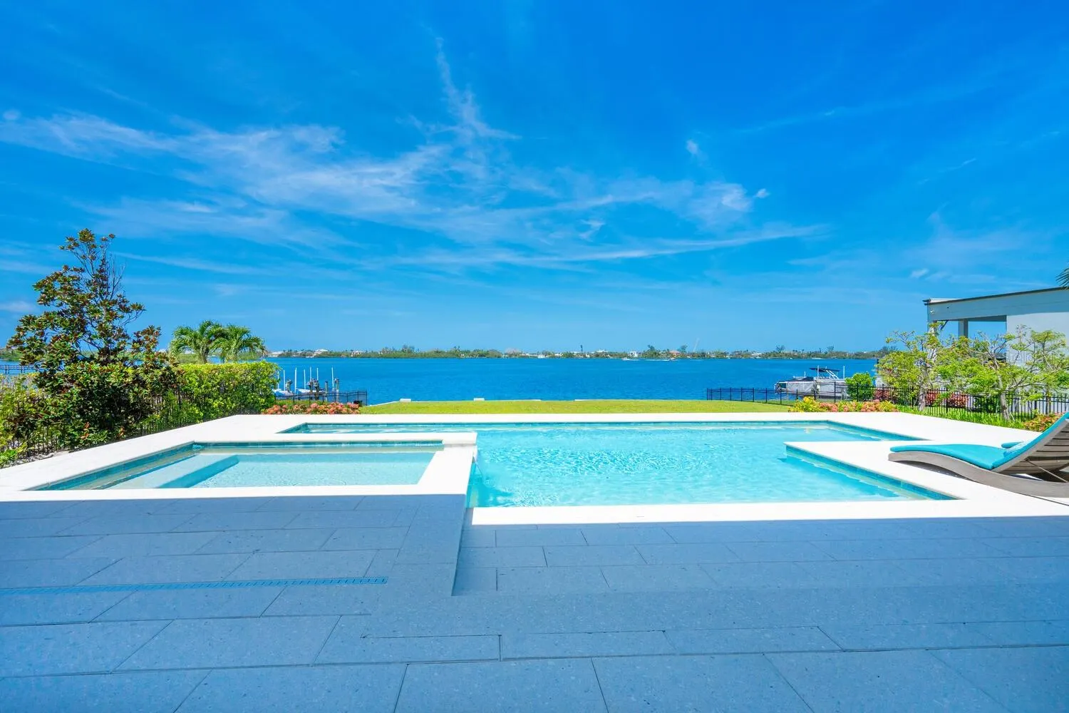 622 BAYSHORE DR