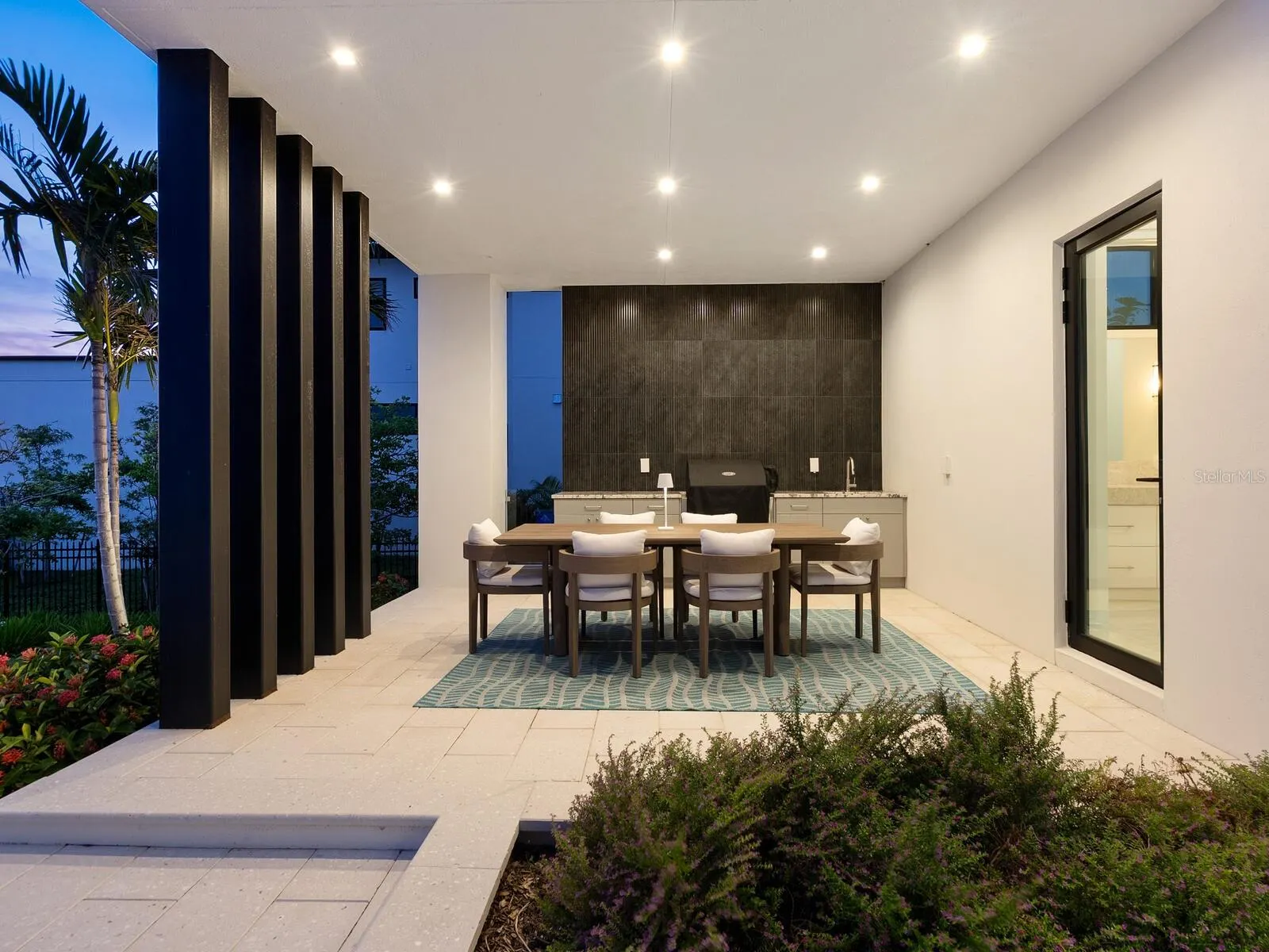 622 BAYSHORE DR