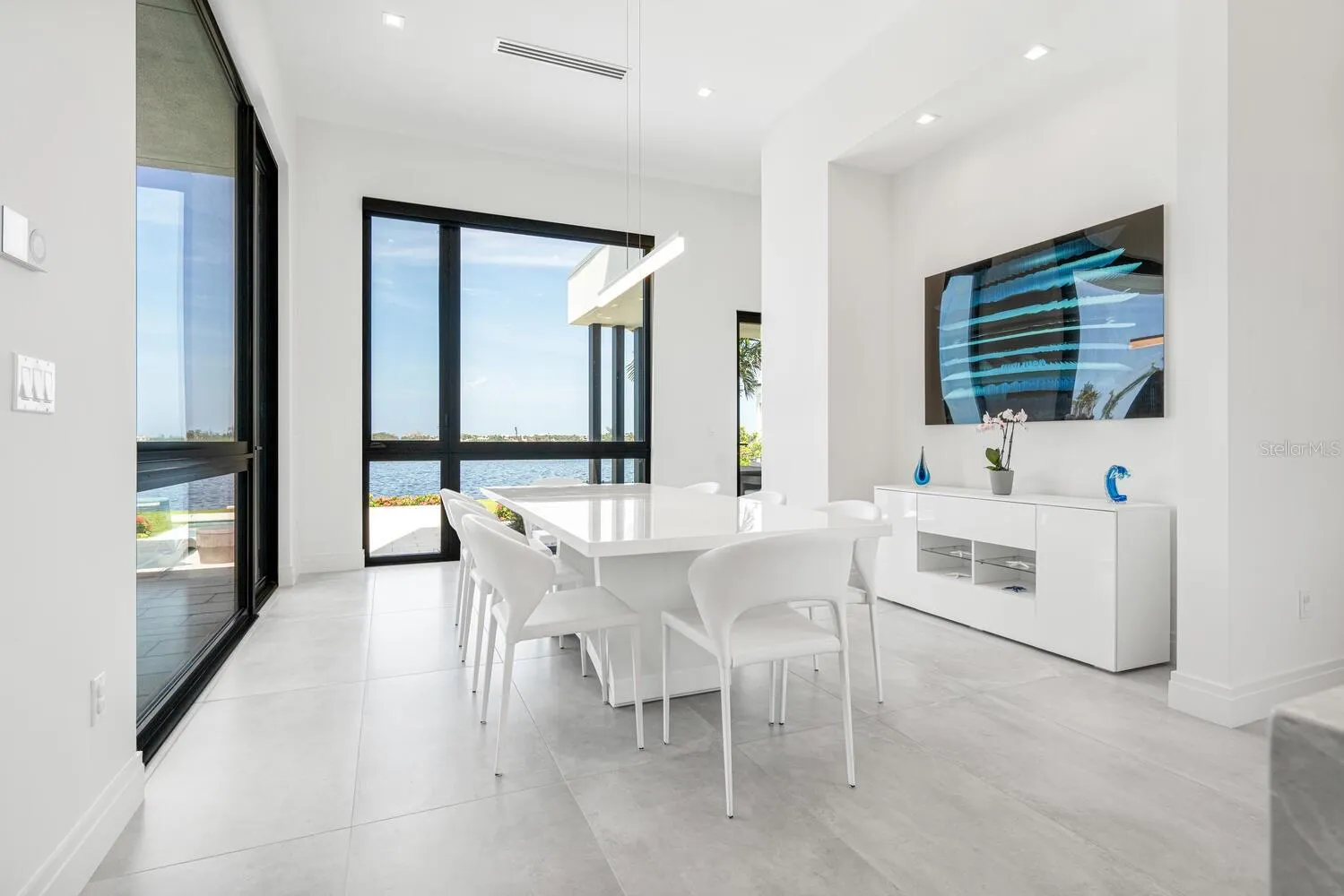622 BAYSHORE DR