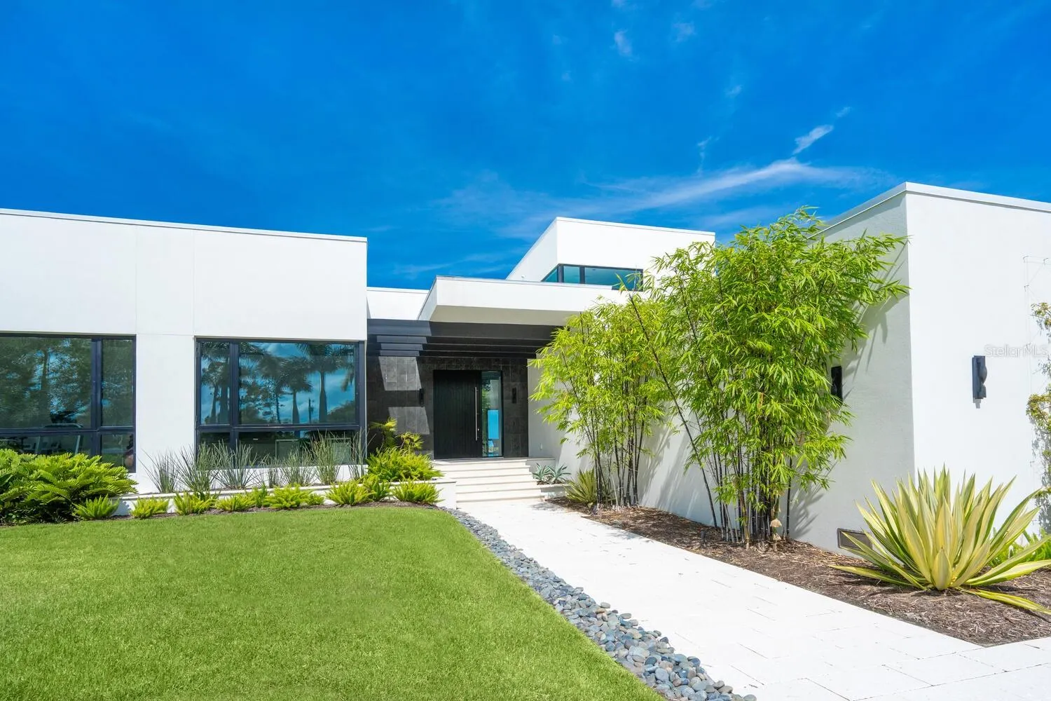 622 BAYSHORE DR
