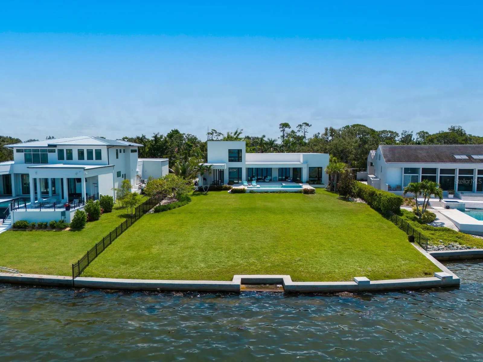 622 BAYSHORE DR