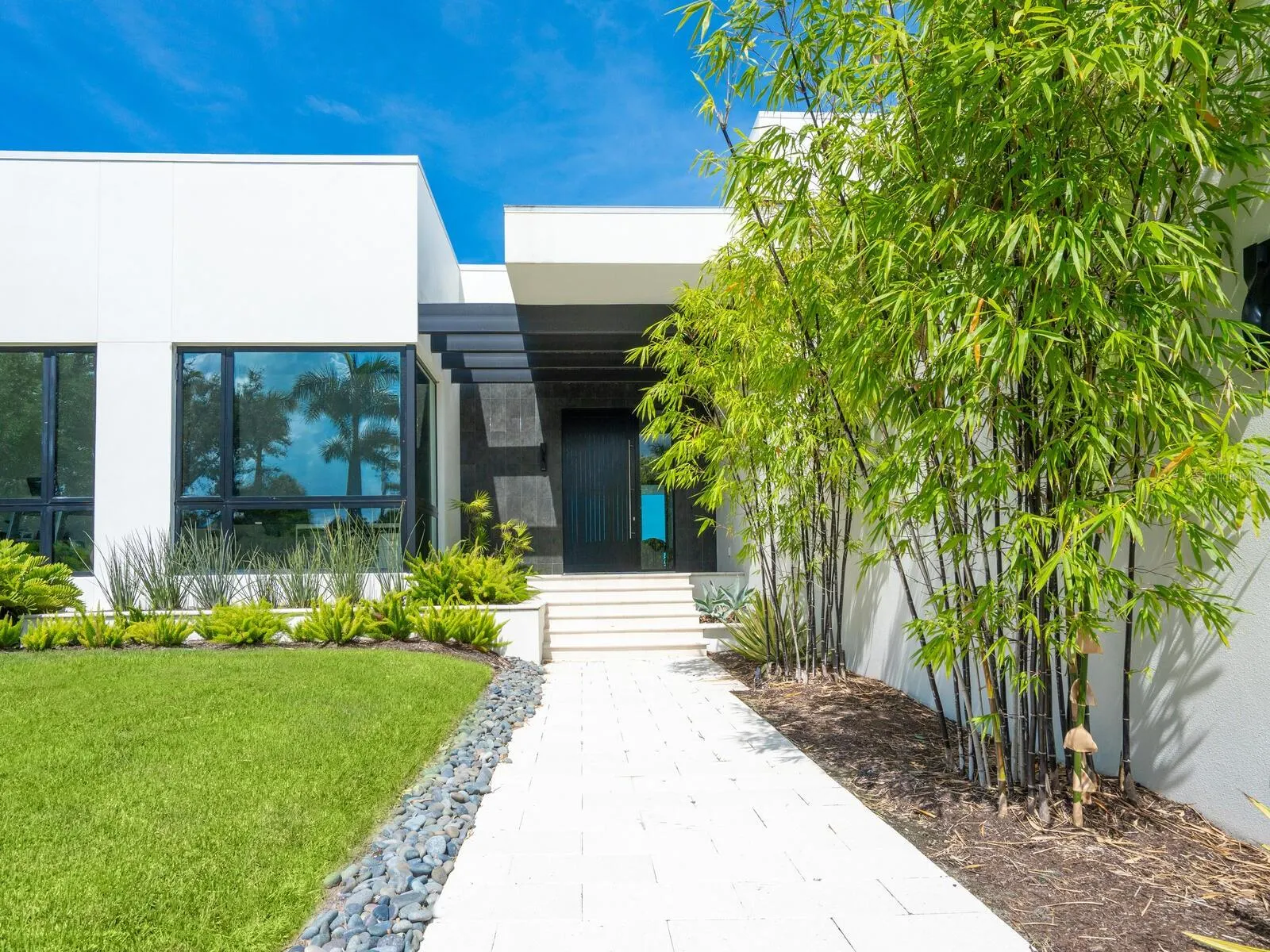622 BAYSHORE DR