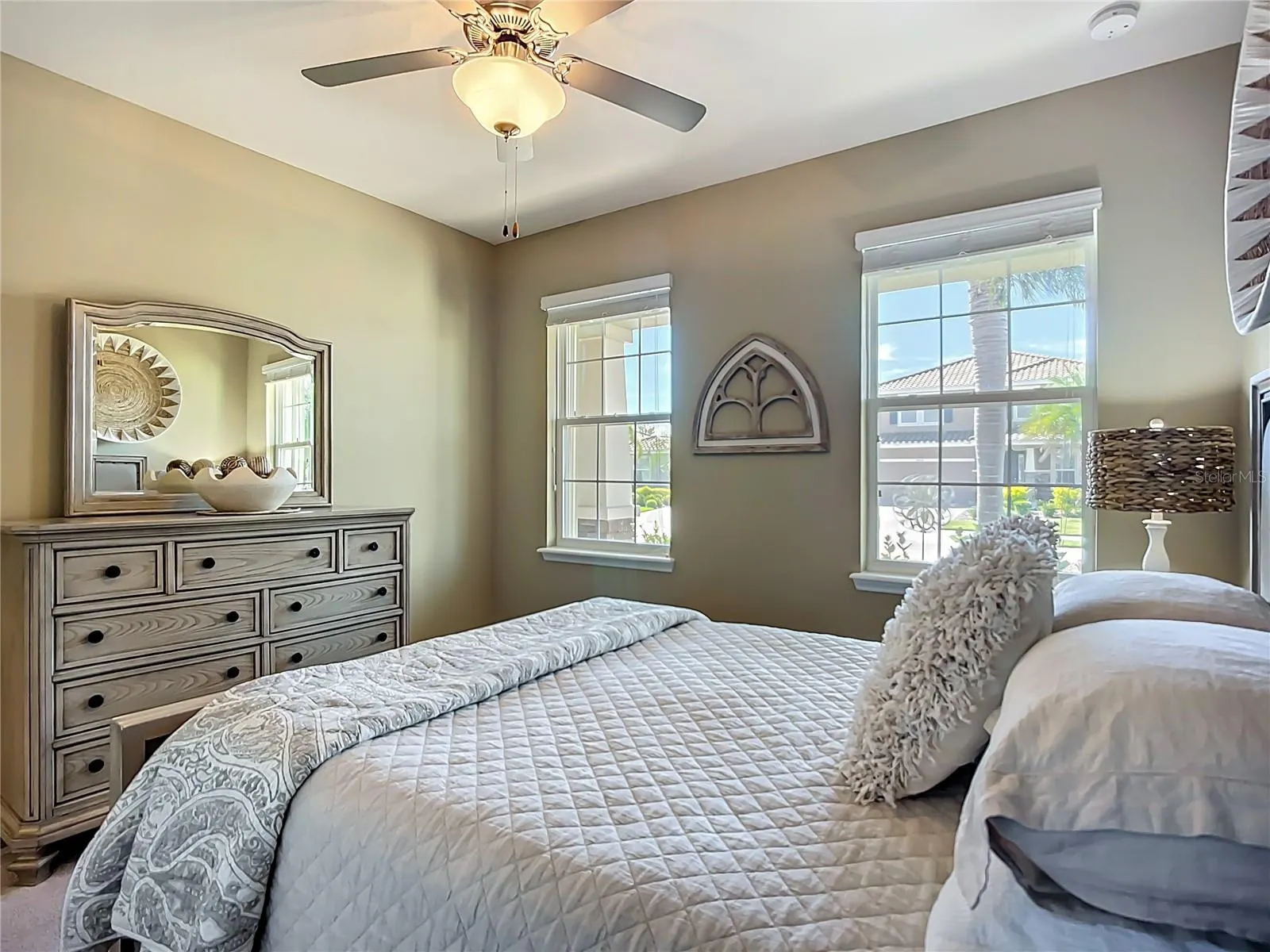 2807 ORIOLE DR