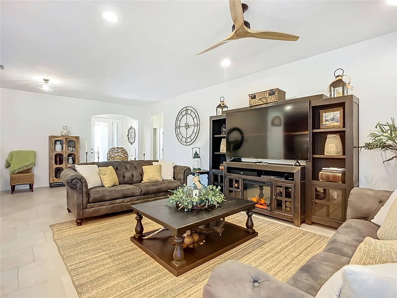 2807 ORIOLE DR