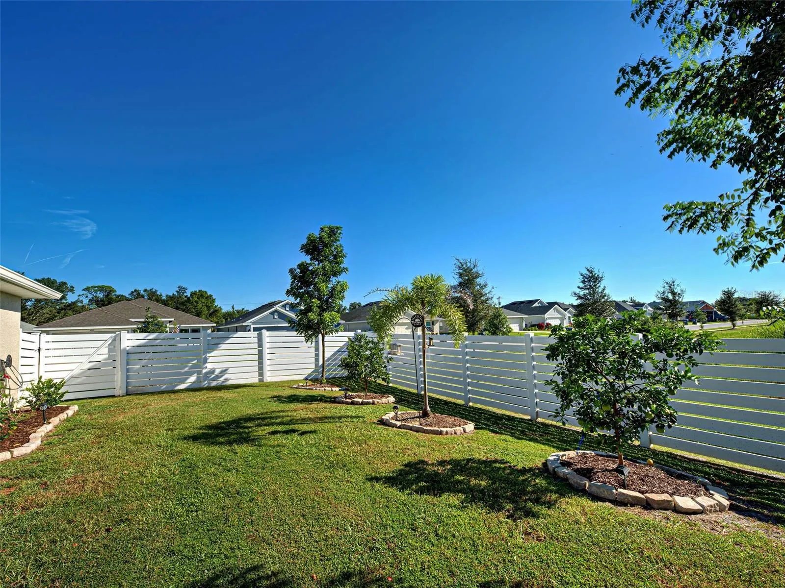 2551 AVERLAND LOOP