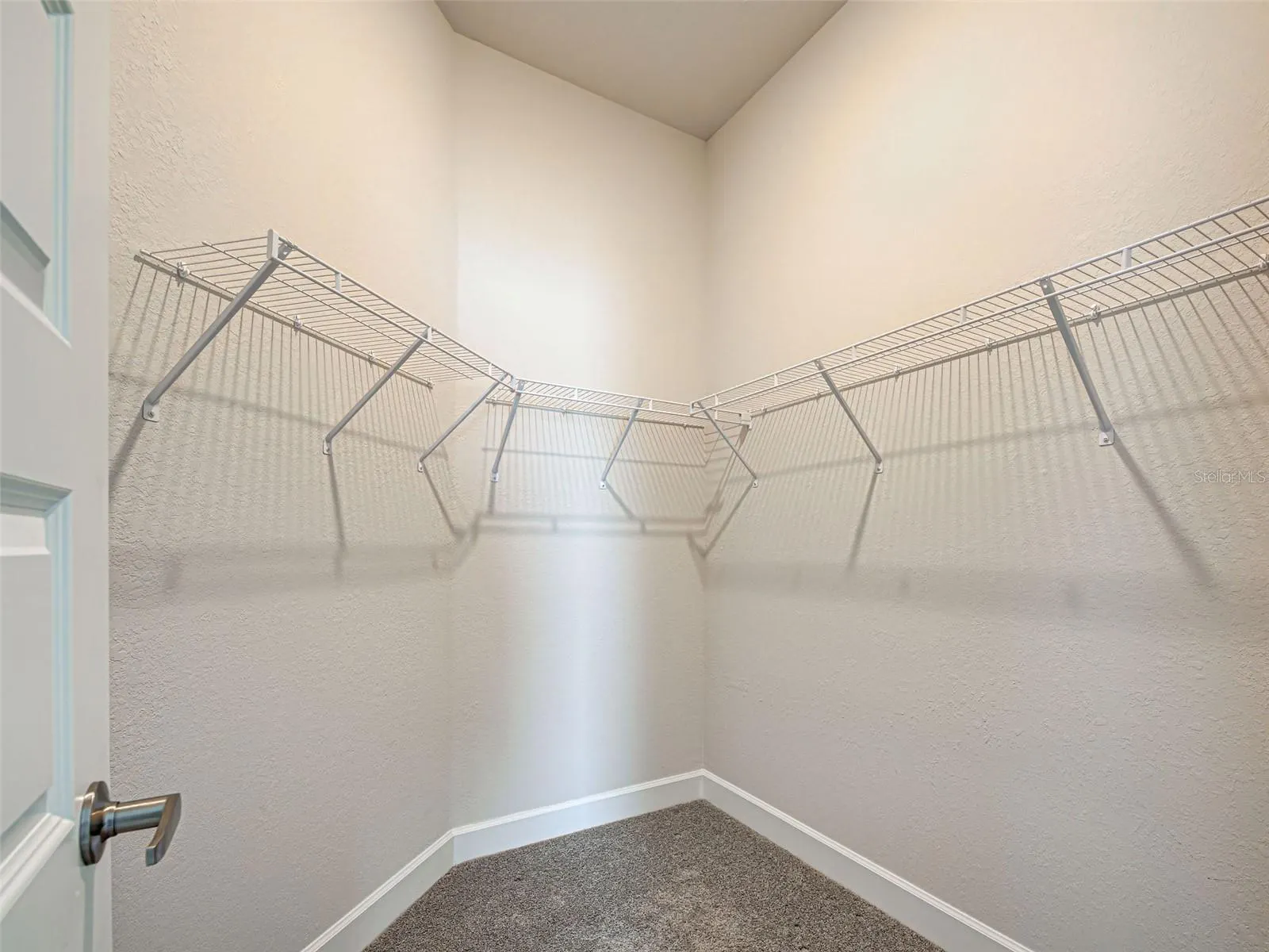 2551 AVERLAND LOOP