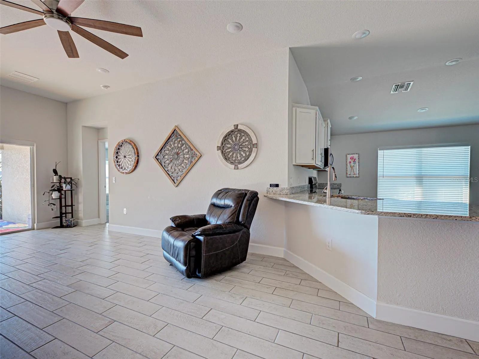 2551 AVERLAND LOOP