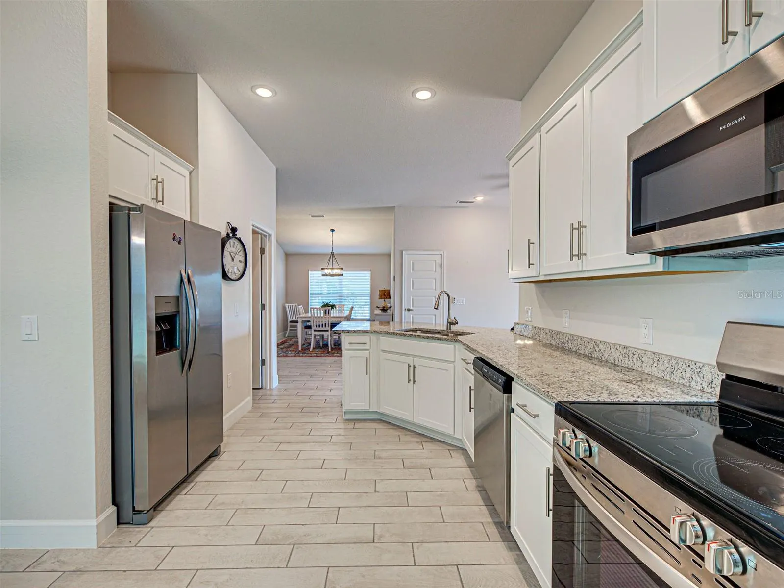 2551 AVERLAND LOOP